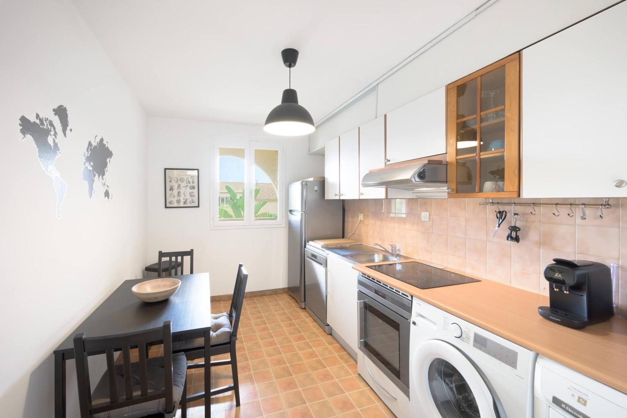 Terrasse Plein Sud - Climatisation - Netflix - Lit Queen Size - 2Min Centre-Ville - 6Min Plages Parking Prive - 56M2 - L'Olivine - Offre Speciale * La Londe-les-Maures