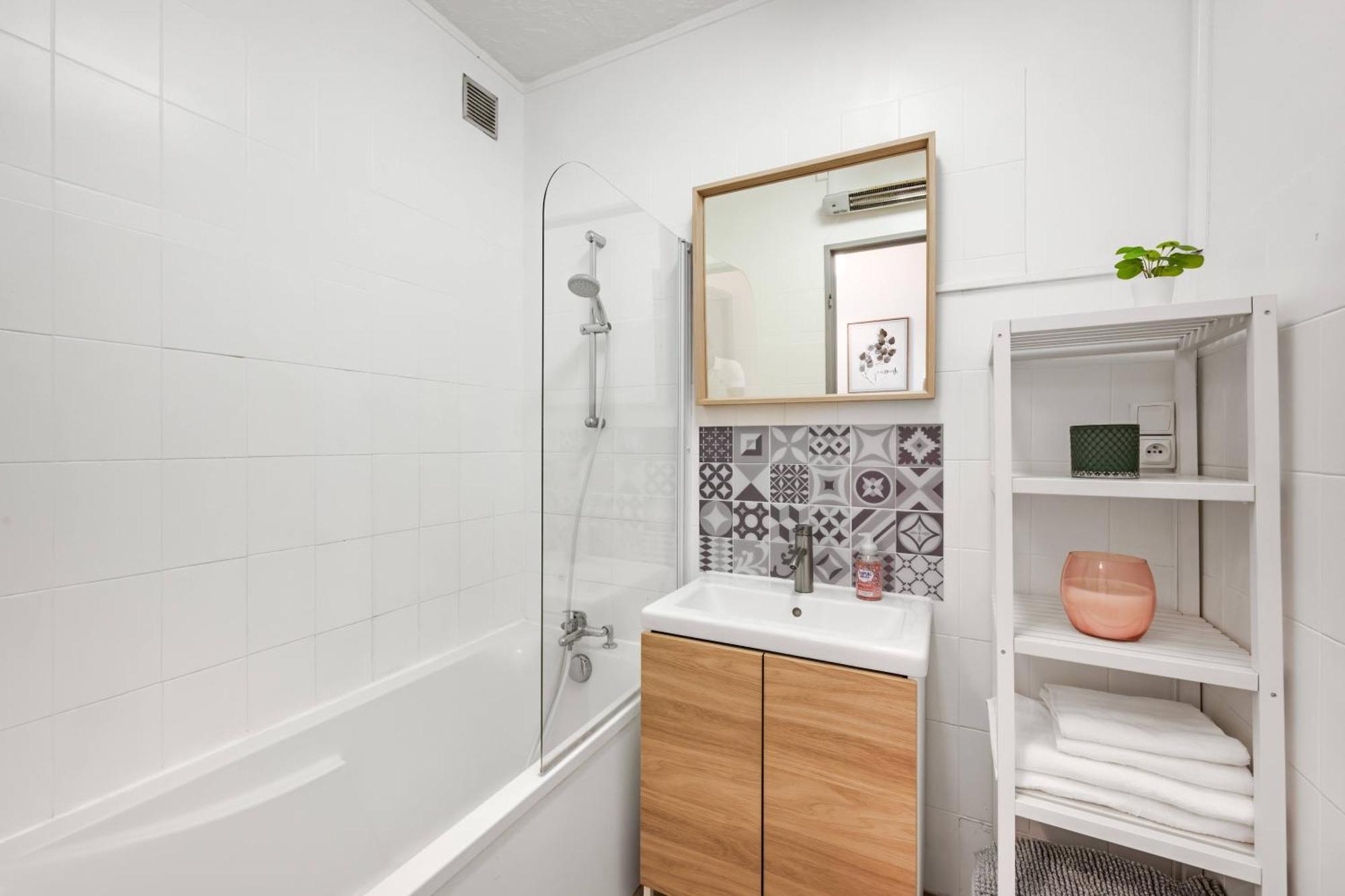 Apartment Terrasse Plein Sud - Climatisation - Netflix - Lit Queen Size - 2Min Centre-Ville - 6Min Plages Parking Prive - 56M2 - L'Olivine - Offre Speciale *
