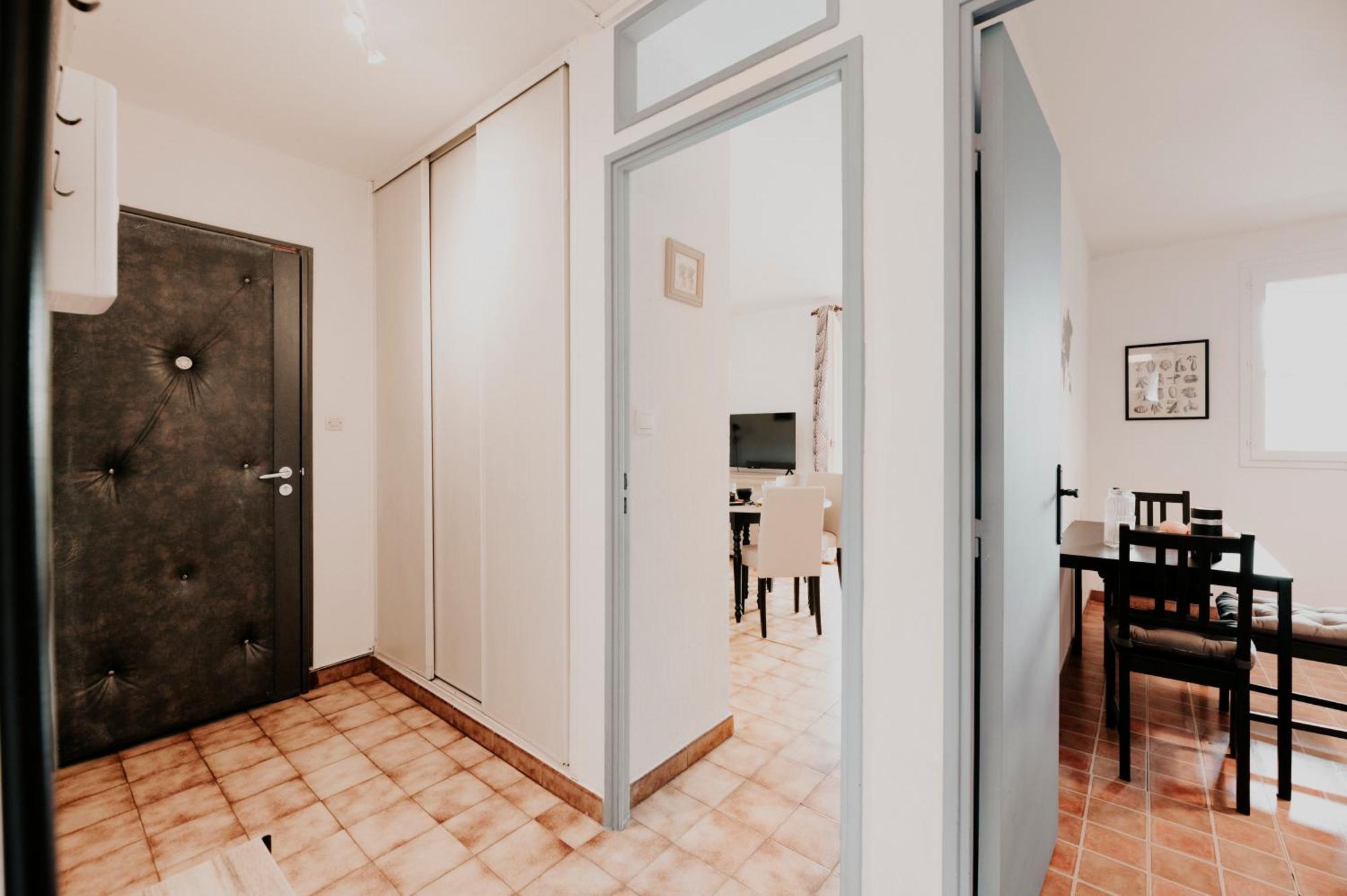 Apartment Terrasse Plein Sud - Climatisation - Netflix - Lit Queen Size - 2Min Centre-Ville - 6Min Plages Parking Prive - 56M2 - L'Olivine - Offre Speciale