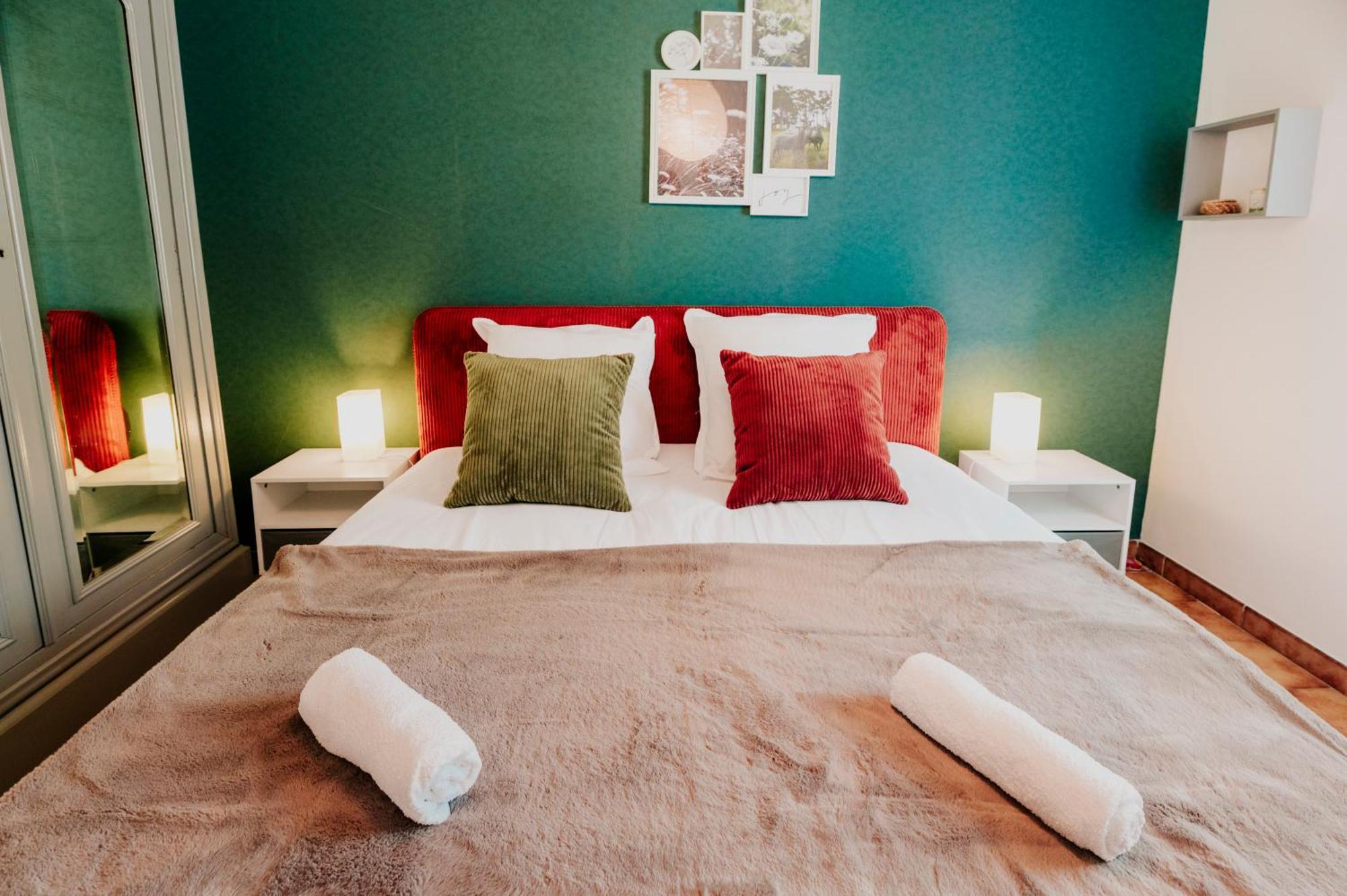 Special Couple & Famille - Lit Queen Size - Netflix - Climatisation - Terrasse Plein Sud - 2 Min Centre-ville - 6 Min - Parking Prive - Speciale *