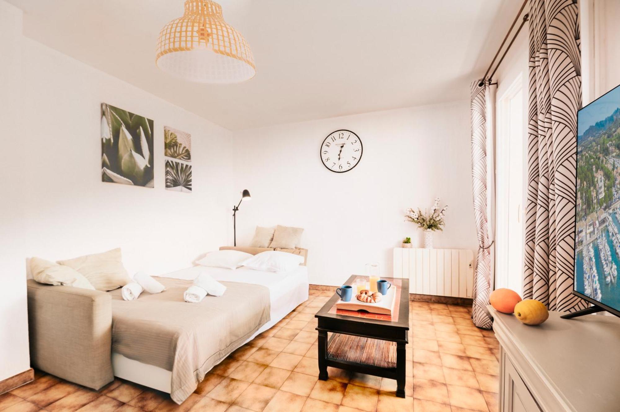 Terrasse Plein Sud - Climatisation - Netflix - Lit Queen Size - 2Min Centre-Ville - 6Min Plages Parking Prive - 56M2 - L'Olivine - Offre Speciale