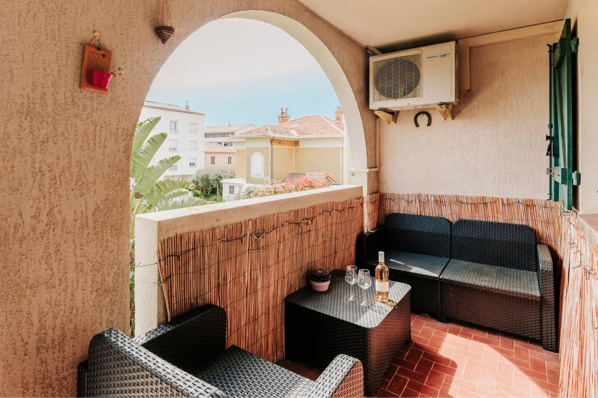 Terrasse Plein Sud - Climatisation - Netflix - Lit Queen Size - 2Min Centre-Ville - 6Min Plages Parking Prive - 56M2 - L'Olivine - Offre Speciale Apartment *